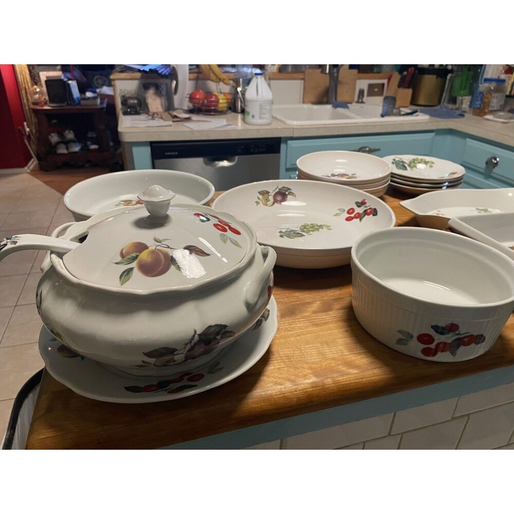 BIA Cordon Bleu "Catherine" Fruit print Soup Tureen with Lid / Matching Ladle